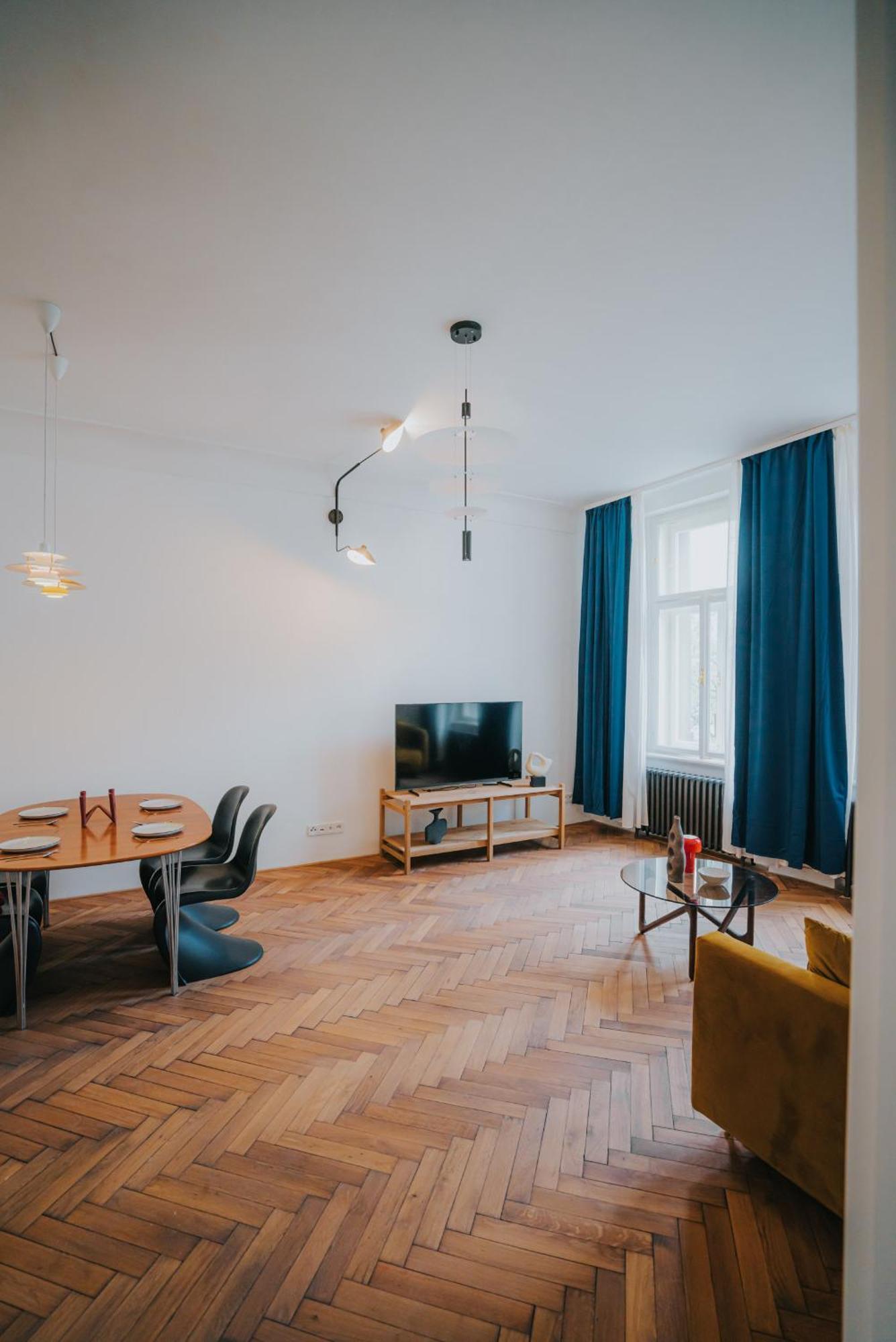 Bohemian Experience Apart Otel *