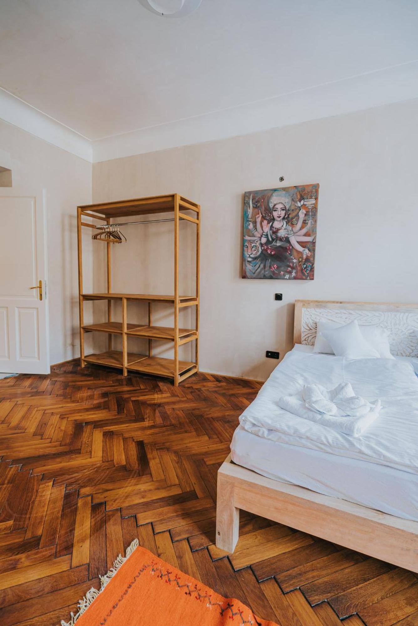 Bohemian Experience Apart Otel *