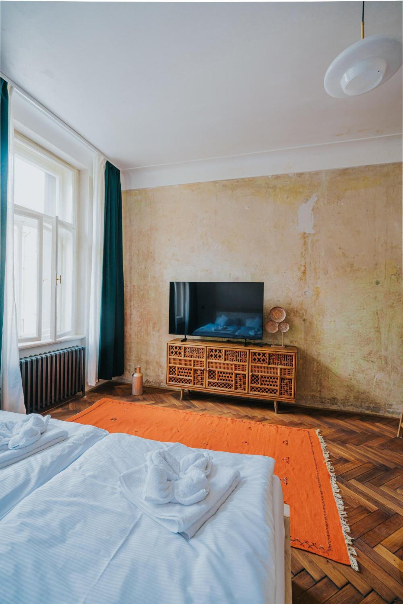 Bohemian Experience Apart Otel *