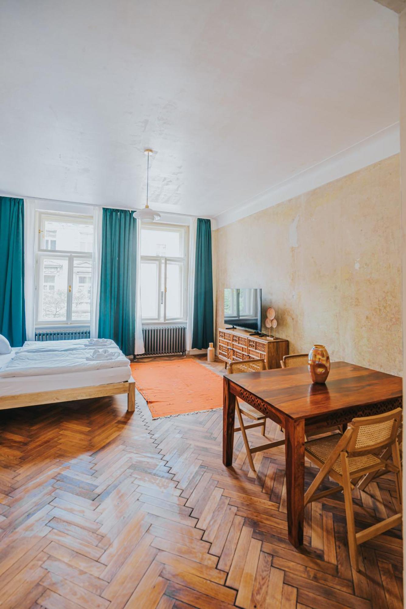 Bohemian Experience Apart Otel