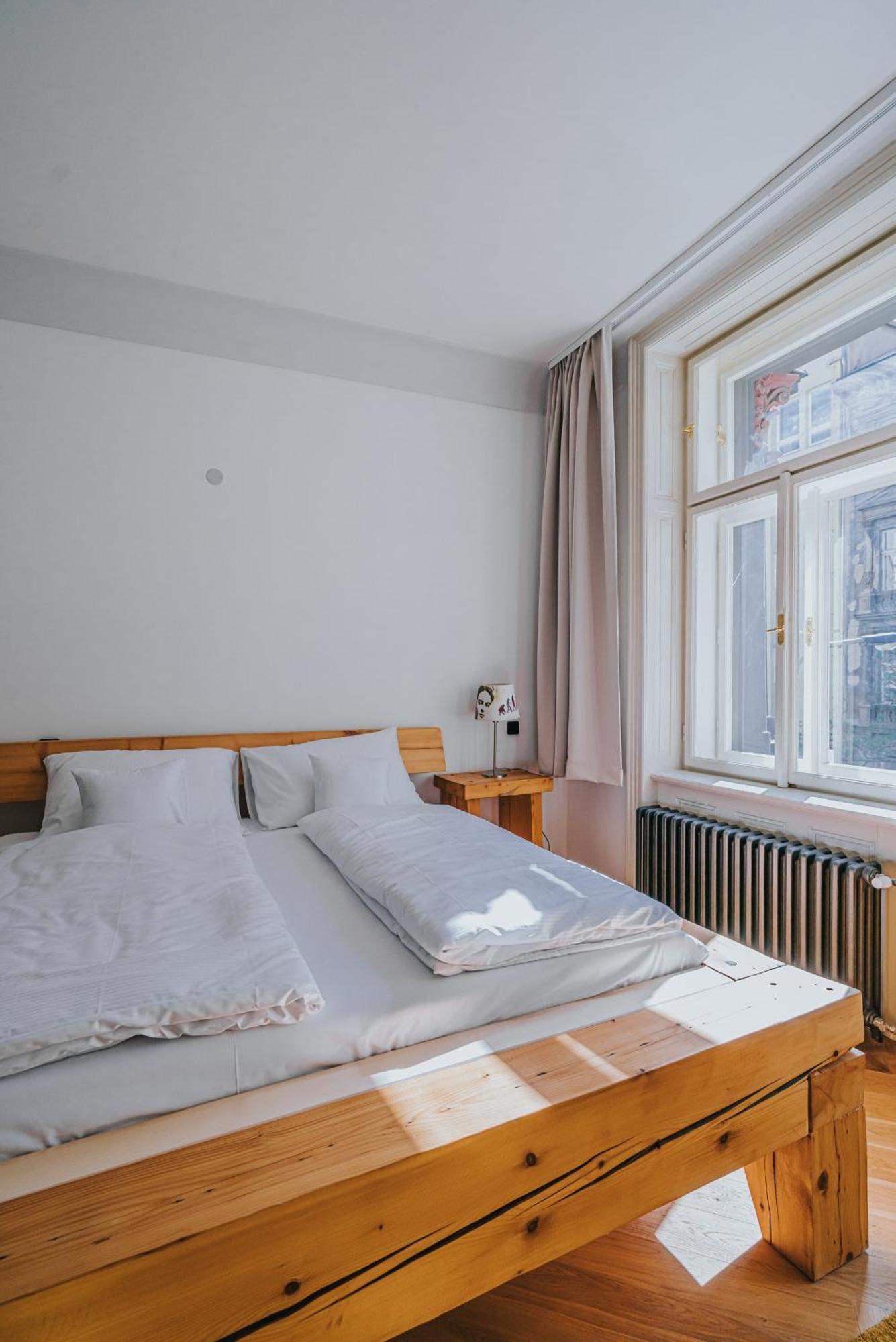 Bohemian Experience Apart Otel *